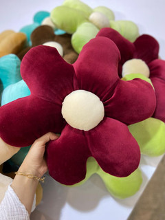 کوسن طرح گل مخمل وارداتی زرشکی